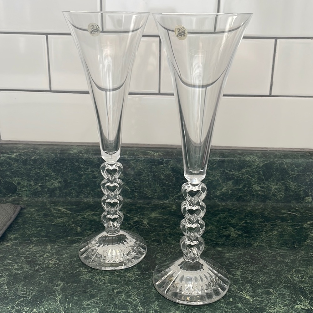 Set of 2 Heart stemmed decorative glasses flutes